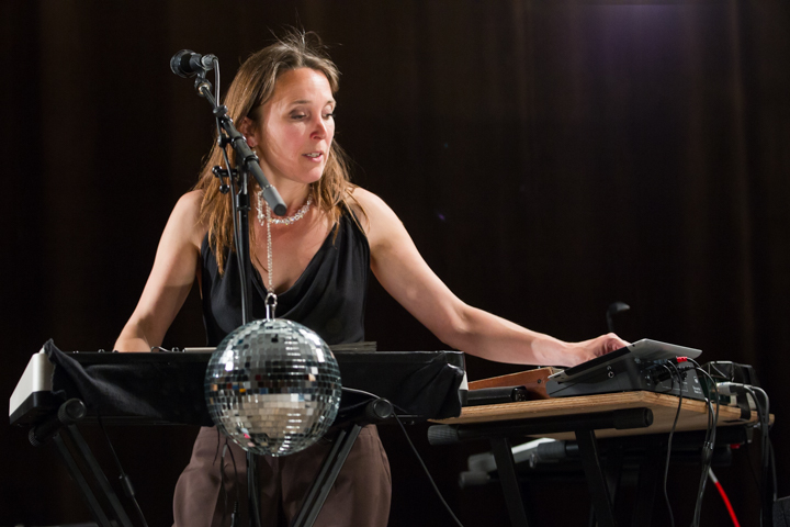 Spinvis @ De Casino St.-Niklaas, picture 54, photographed by Guy Danneels - FrontView Magazine