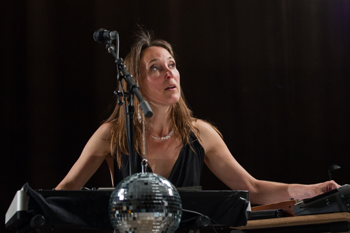 Spinvis @ De Casino St.-Niklaas, picture 56, photographed by Guy Danneels - FrontView Magazine