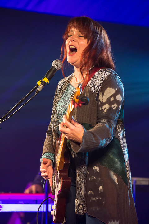Carolyn Wonderland @ Duvelblues, picture 2, photographed by Marc Verdonck - FrontView Magazine