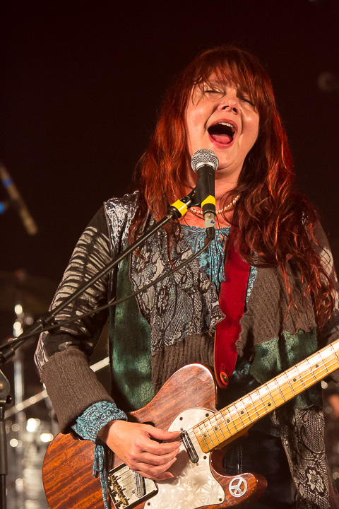 Carolyn Wonderland @ Duvelblues, picture 7, photographed by Marc Verdonck - FrontView Magazine