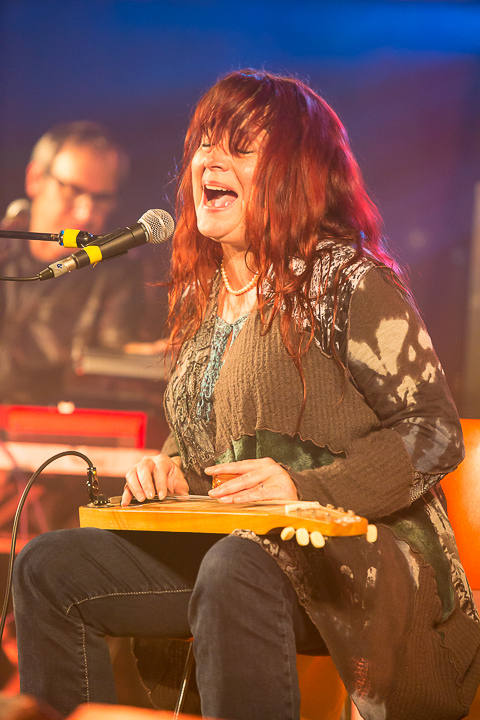 Carolyn Wonderland @ Duvelblues, picture 27, photographed by Marc Verdonck - FrontView Magazine