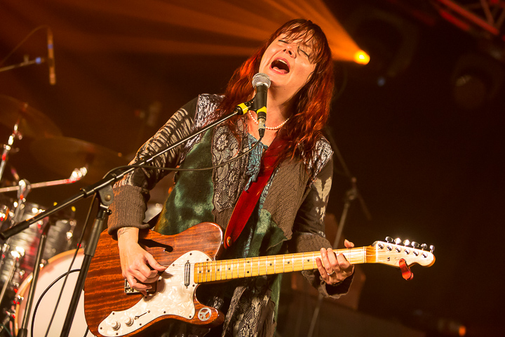 Carolyn Wonderland @ Duvelblues, picture 32, photographed by Marc Verdonck - FrontView Magazine
