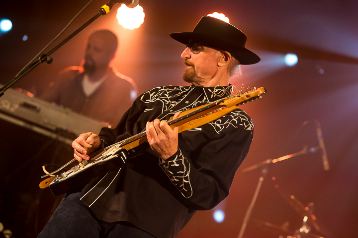 Chris Daniels & The Kings feat. Freddi Gowdy – J.R.Band @ Duvelblues, picture 1, photographed by Marc Verdonck - FrontView Magazine