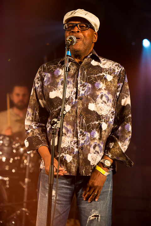 Chris Daniels & The Kings feat. Freddi Gowdy – J.R.Band @ Duvelblues, picture 2, photographed by Marc Verdonck - FrontView Magazine