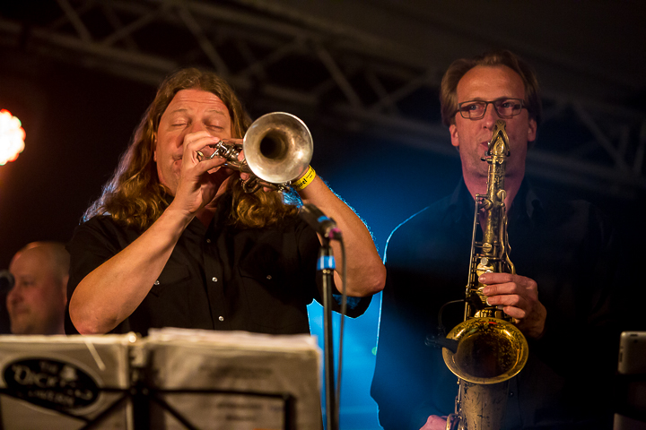 Chris Daniels & The Kings feat. Freddi Gowdy – J.R.Band @ Duvelblues, picture 3, photographed by Marc Verdonck - FrontView Magazine