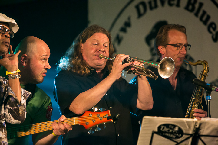 Chris Daniels & The Kings feat. Freddi Gowdy – J.R.Band @ Duvelblues, picture 7, photographed by Marc Verdonck - FrontView Magazine