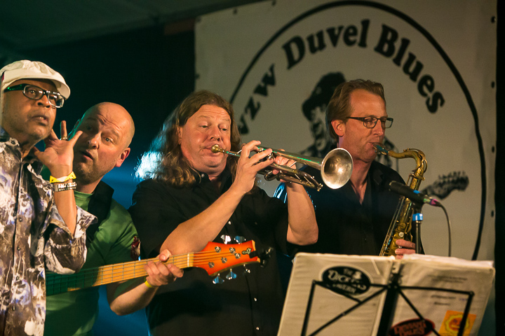 Chris Daniels & The Kings feat. Freddi Gowdy – J.R.Band @ Duvelblues, picture 8, photographed by Marc Verdonck - FrontView Magazine