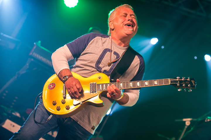 Chris Daniels & The Kings feat. Freddi Gowdy – J.R.Band @ Duvelblues, picture 11, photographed by Marc Verdonck - FrontView Magazine