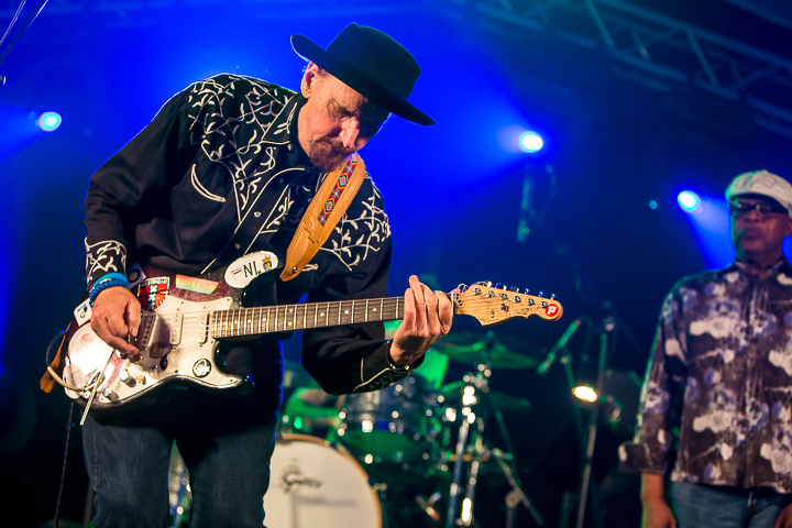 Chris Daniels & The Kings feat. Freddi Gowdy – J.R.Band @ Duvelblues, picture 15, photographed by Marc Verdonck - FrontView Magazine