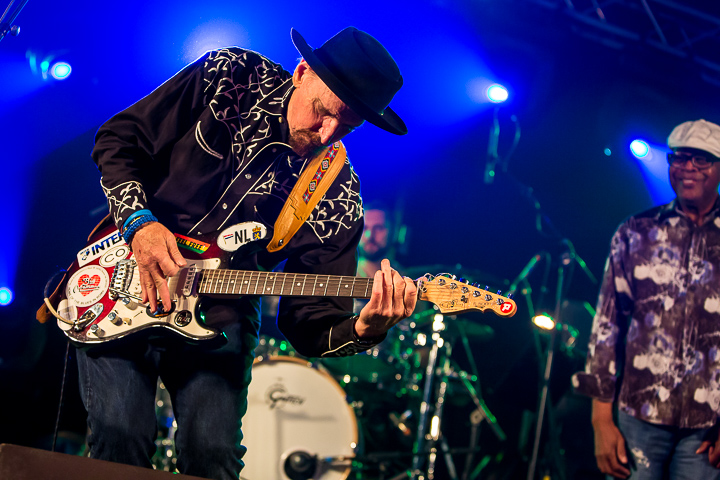 Chris Daniels & The Kings feat. Freddi Gowdy – J.R.Band @ Duvelblues, picture 16, photographed by Marc Verdonck - FrontView Magazine