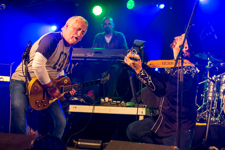 Chris Daniels & The Kings feat. Freddi Gowdy – J.R.Band @ Duvelblues, picture 17, photographed by Marc Verdonck - FrontView Magazine
