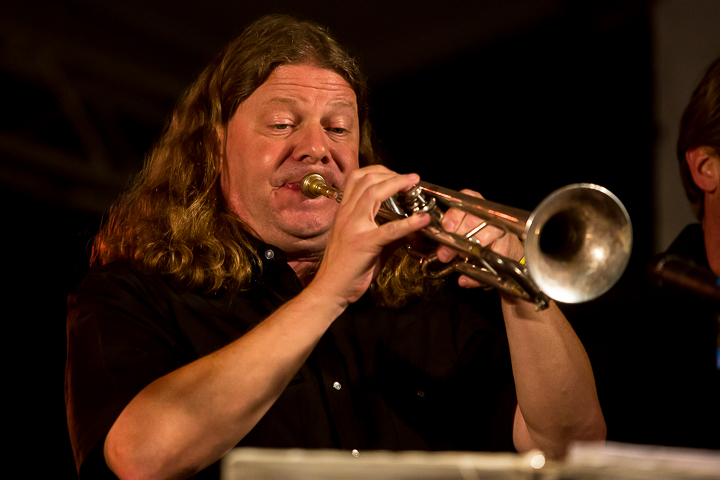 Chris Daniels & The Kings feat. Freddi Gowdy – J.R.Band @ Duvelblues, picture 21, photographed by Marc Verdonck - FrontView Magazine