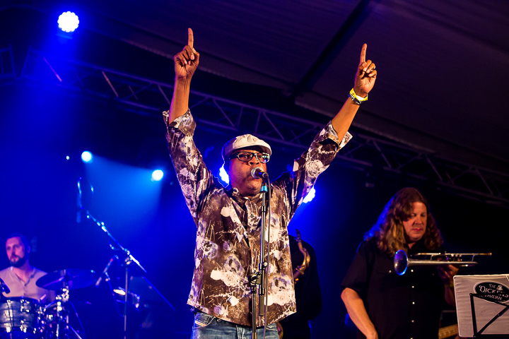 Chris Daniels & The Kings feat. Freddi Gowdy – J.R.Band @ Duvelblues, picture 32, photographed by Marc Verdonck - FrontView Magazine