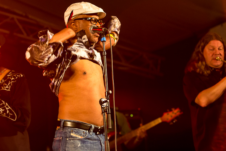 Chris Daniels & The Kings feat. Freddi Gowdy – J.R.Band @ Duvelblues, picture 37, photographed by Marc Verdonck - FrontView Magazine