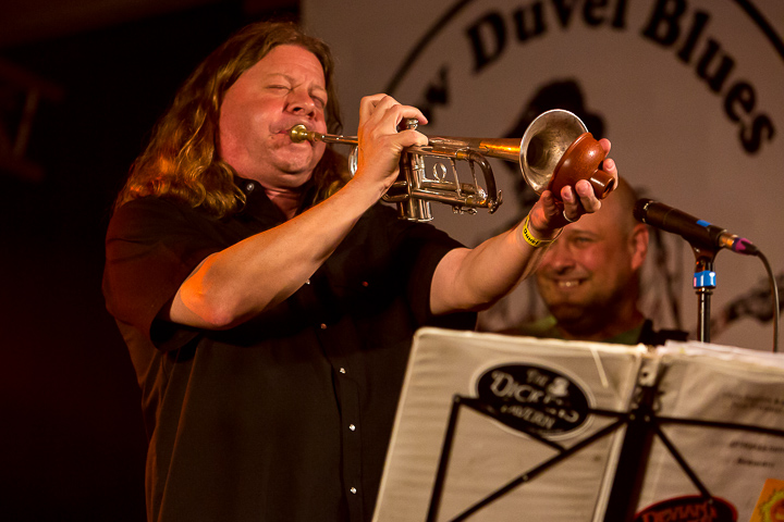 Chris Daniels & The Kings feat. Freddi Gowdy – J.R.Band @ Duvelblues, picture 38, photographed by Marc Verdonck - FrontView Magazine
