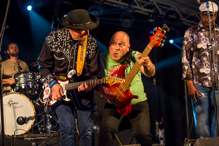 Chris Daniels & The Kings feat. Freddi Gowdy – J.R.Band @ Duvelblues, picture 42, photographed by Marc Verdonck - FrontView Magazine