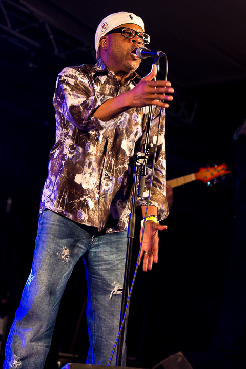 Chris Daniels & The Kings feat. Freddi Gowdy – J.R.Band @ Duvelblues, picture 46, photographed by Marc Verdonck - FrontView Magazine
