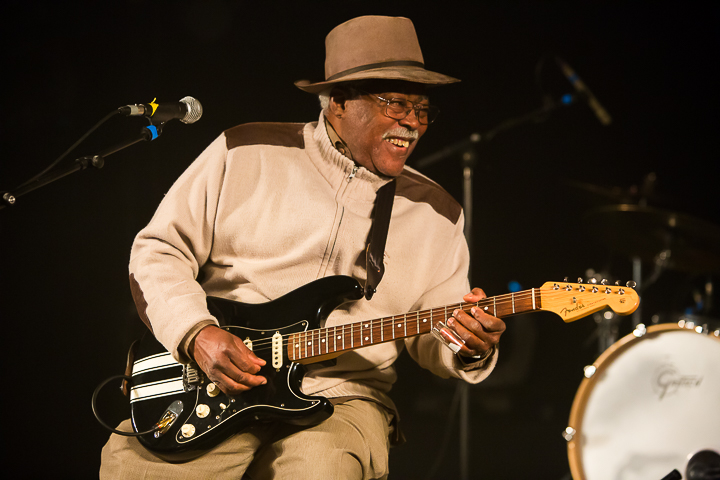 Jimmy Burns & Luca Giordano Band feat. Quique Gomez @ Duvelblues, picture 4, photographed by Marc Verdonck - FrontView Magazine