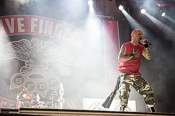 Five Finger Death Punch @ Rock Im Revier 2015, foto 4, foto's door Edwin Houdevelt - FrontView Magazine