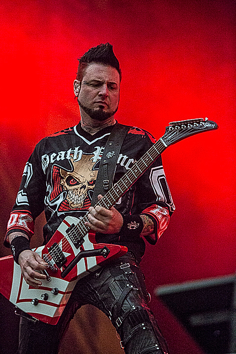 Five Finger Death Punch @ Rock Im Revier 2015, foto 5, foto's door Edwin Houdevelt - FrontView Magazine