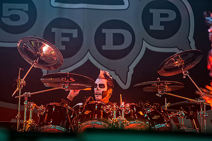 Five Finger Death Punch @ Rock Im Revier 2015, foto 6, foto's door Edwin Houdevelt - FrontView Magazine