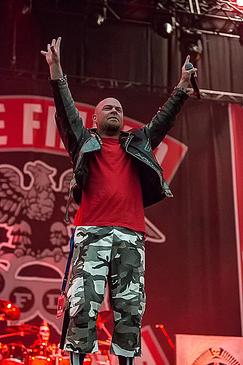 Five Finger Death Punch @ Rock Im Revier 2015, foto 10, foto's door Edwin Houdevelt - FrontView Magazine