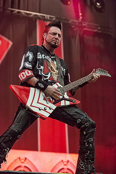 Five Finger Death Punch @ Rock Im Revier 2015, foto 14, foto's door Edwin Houdevelt - FrontView Magazine