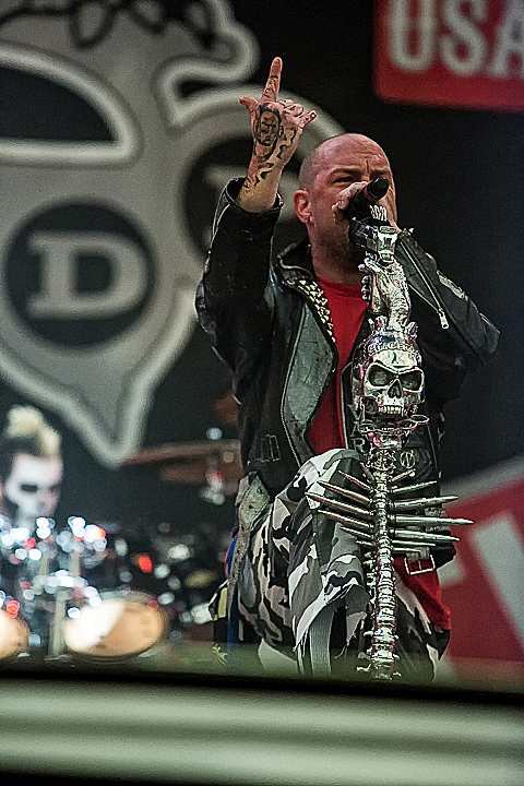 Five Finger Death Punch @ Rock Im Revier 2015, foto 16, foto's door Edwin Houdevelt - FrontView Magazine
