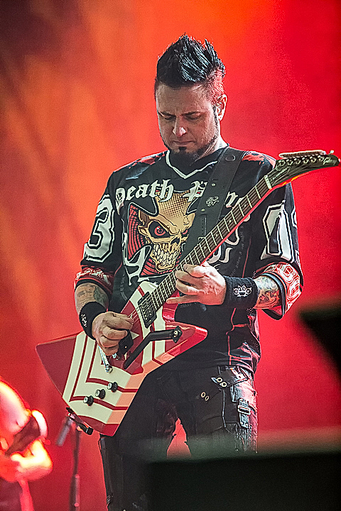 Five Finger Death Punch @ Rock Im Revier 2015, foto 21, foto's door Edwin Houdevelt - FrontView Magazine