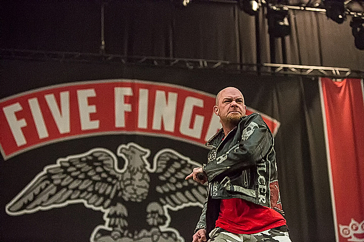 Five Finger Death Punch @ Rock Im Revier 2015, foto 32, foto's door Edwin Houdevelt - FrontView Magazine