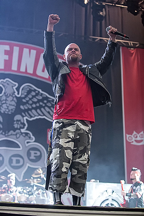 Five Finger Death Punch @ Rock Im Revier 2015, foto 34, foto's door Edwin Houdevelt - FrontView Magazine