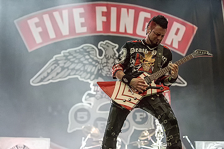 Five Finger Death Punch @ Rock Im Revier 2015, foto 36, foto's door Edwin Houdevelt - FrontView Magazine