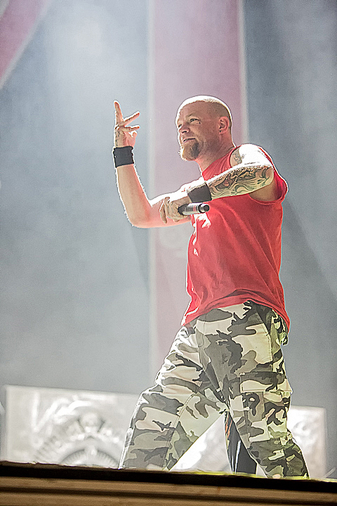Five Finger Death Punch @ Rock Im Revier 2015, foto 39, foto's door Edwin Houdevelt - FrontView Magazine