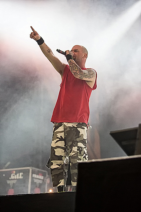 Five Finger Death Punch @ Rock Im Revier 2015, foto 46, foto's door Edwin Houdevelt - FrontView Magazine