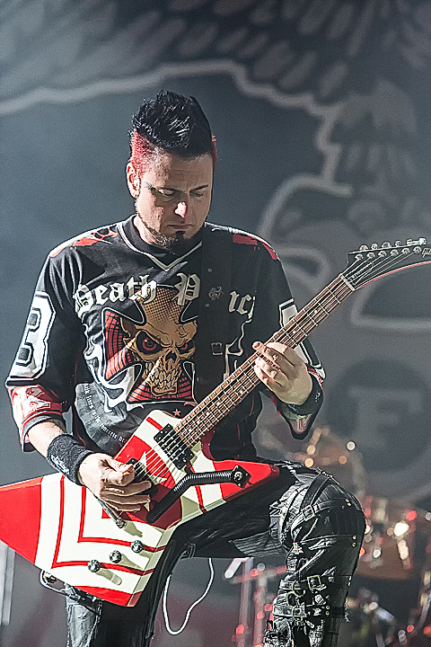Five Finger Death Punch @ Rock Im Revier 2015, foto 48, foto's door Edwin Houdevelt - FrontView Magazine
