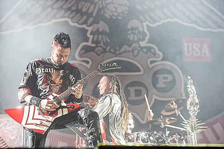 Five Finger Death Punch @ Rock Im Revier 2015, foto 52, foto's door Edwin Houdevelt - FrontView Magazine