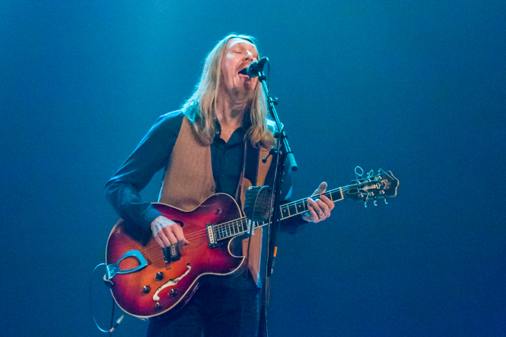 The Wood Brothers @ De Roma Borgerhout, picture 7, photographed by Guy Danneels - FrontView Magazine