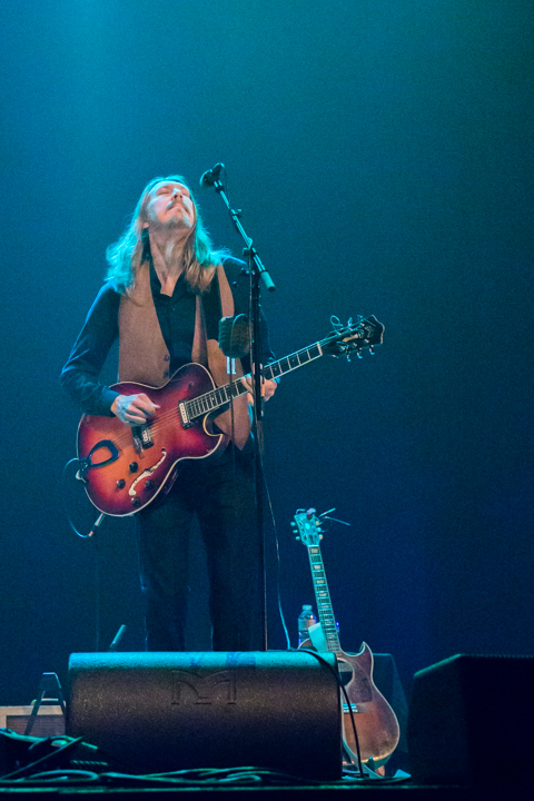 The Wood Brothers @ De Roma Borgerhout, picture 19, photographed by Guy Danneels - FrontView Magazine