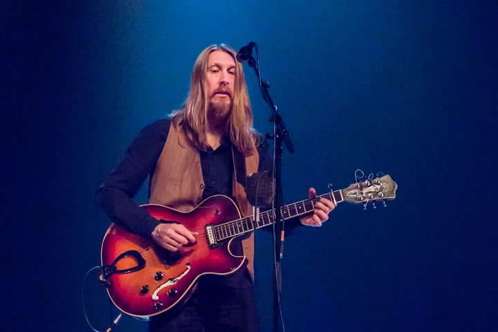 The Wood Brothers @ De Roma Borgerhout, picture 32, photographed by Guy Danneels - FrontView Magazine