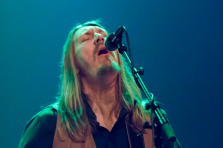 The Wood Brothers @ De Roma Borgerhout, picture 40, photographed by Guy Danneels - FrontView Magazine