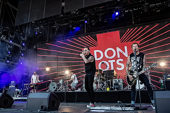 Donots @ Rock Am Ring 2015, foto 7, foto's door Edwin Houdevelt - FrontView Magazine