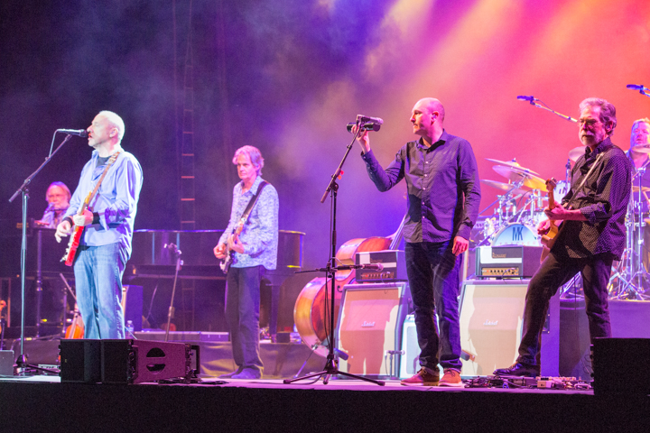 Mark Knopfler @ Sportpaleis, picture 7, photographed by Stef Dierckx - FrontView Magazine