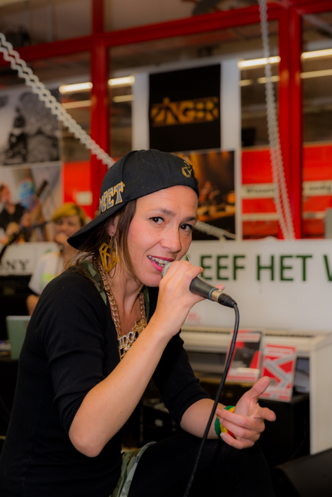 Slongs Dievanongs Live @ Media Markt Gent, picture 11, photographed by Jonas Wallecan - FrontView Magazine