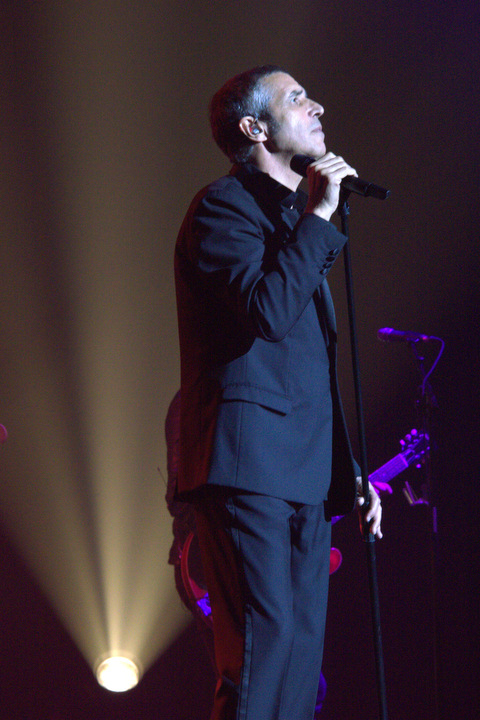 Julien Clerc @ Vorst Nationaal, foto 1, foto's door Bart Baevegems - FrontView Magazine