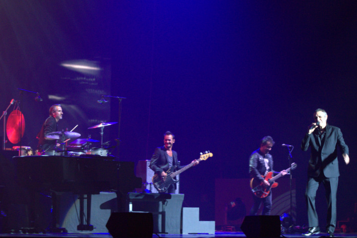 Julien Clerc @ Vorst Nationaal, foto 19, foto's door Bart Baevegems - FrontView Magazine