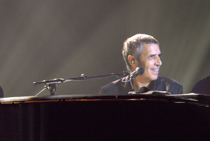 Julien Clerc @ Vorst Nationaal, foto 24, foto's door Bart Baevegems - FrontView Magazine