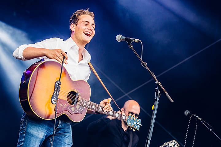 Douwe Bob @ Retropop 2015, picture 1, photographed by Elke Briers - FrontView Magazine