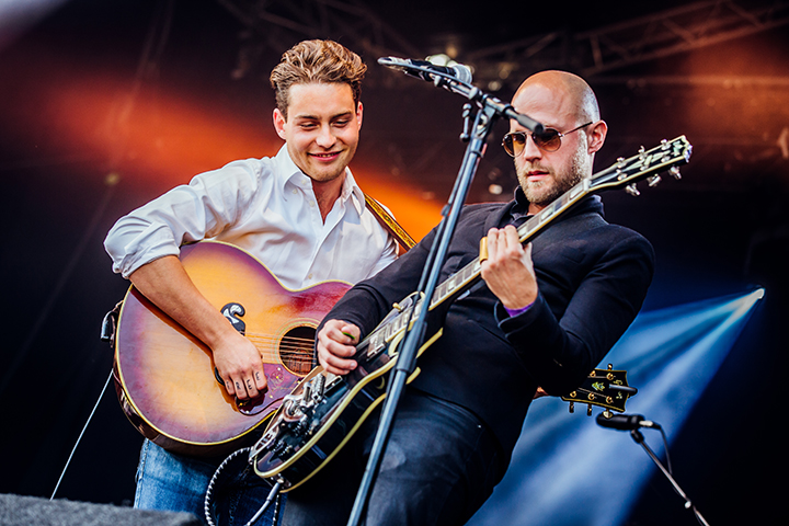 Douwe Bob @ Retropop 2015, picture 6, photographed by Elke Briers - FrontView Magazine