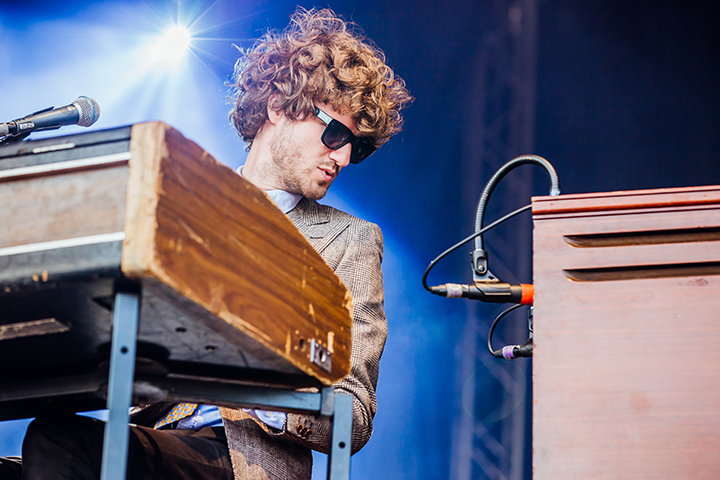 Douwe Bob @ Retropop 2015, picture 7, photographed by Elke Briers - FrontView Magazine