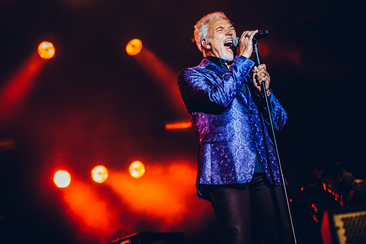Tom Jones @ Retropop 2015, picture 2, photographed by Elke Briers - FrontView Magazine